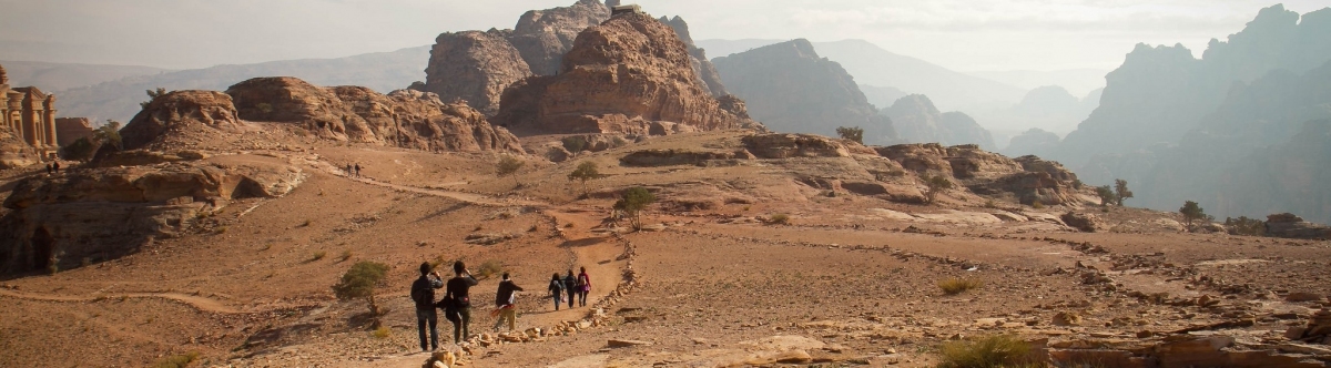 Spaziergang in Petra Jordanien (Jarod Carruthers)  [flickr.com]  Public Domain 
Información sobre la licencia en 'Verificación de las fuentes de la imagen'